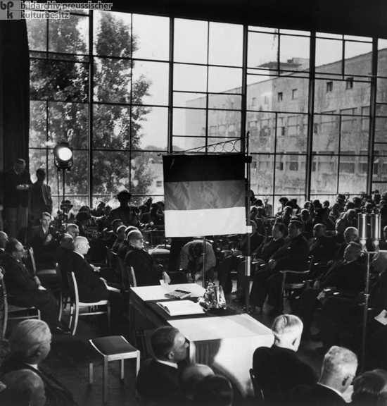 Signing of the Basic Law [<I>Grundgesetz</i>] in the Pedagogical Academy in Bonn (May 23, 1949)